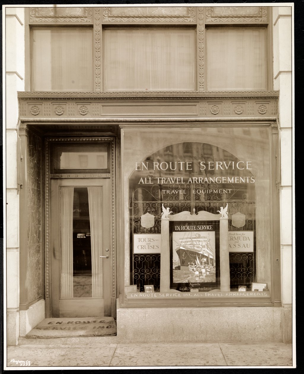 Výloha společnosti En Route Service, Inc., v hotelu Savoy Plaza, 59. ulice a 5. avenue, New York, 1928 (stříbrný želatinový tisk) od Byron Company