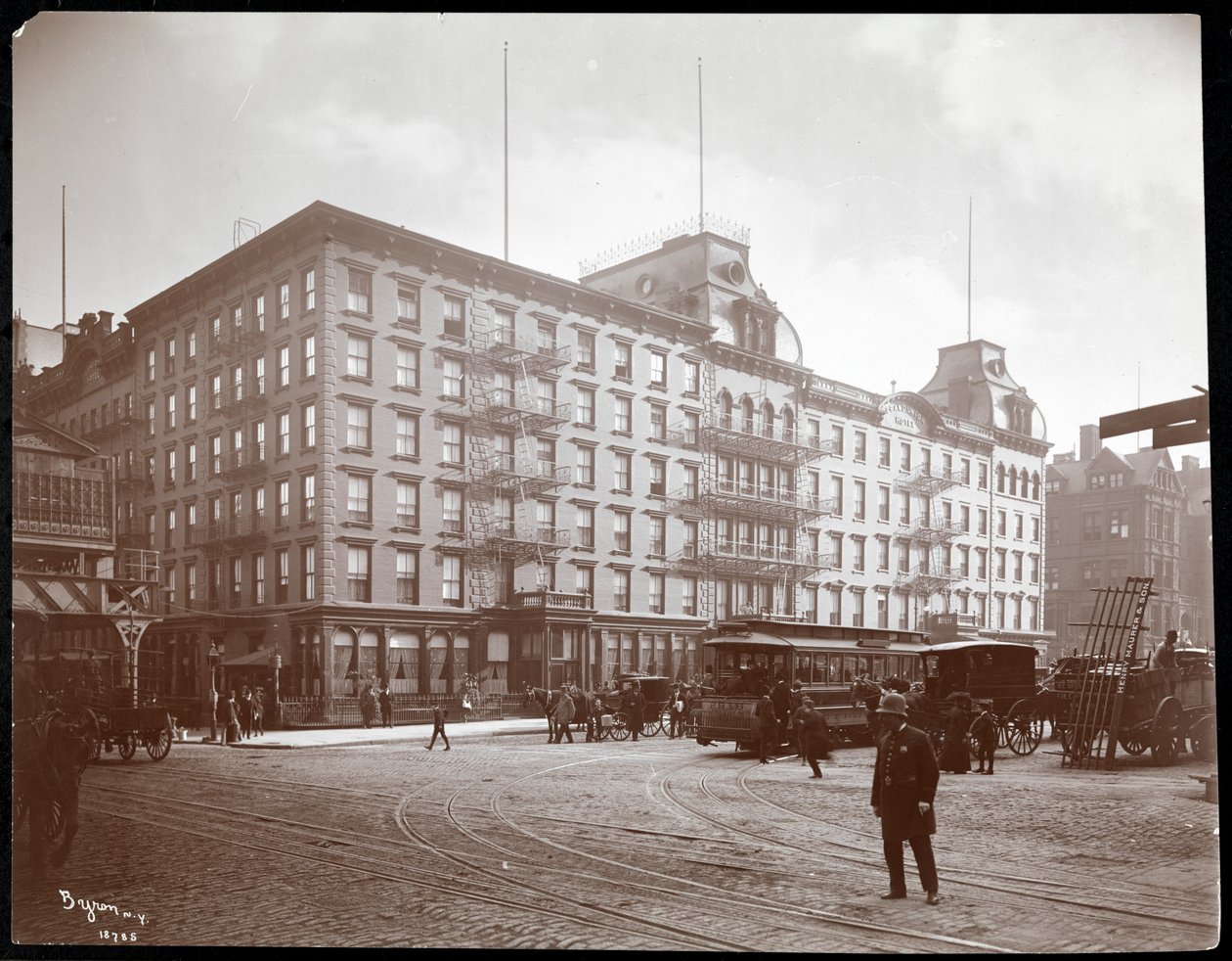 The Grand Union Hotel na 4th Avenue a 42nd Street, New York, 1904 (stříbrný želatinový tisk) od Byron Company