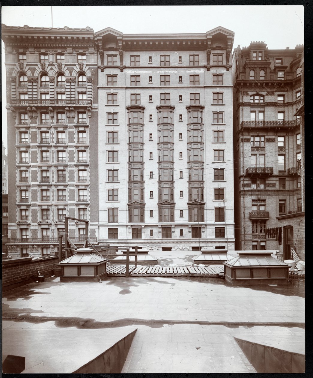 The Hotel Prince George, 14 East 28th Street, New York, cca 1905 (stříbrný želatinový tisk) od Byron Company