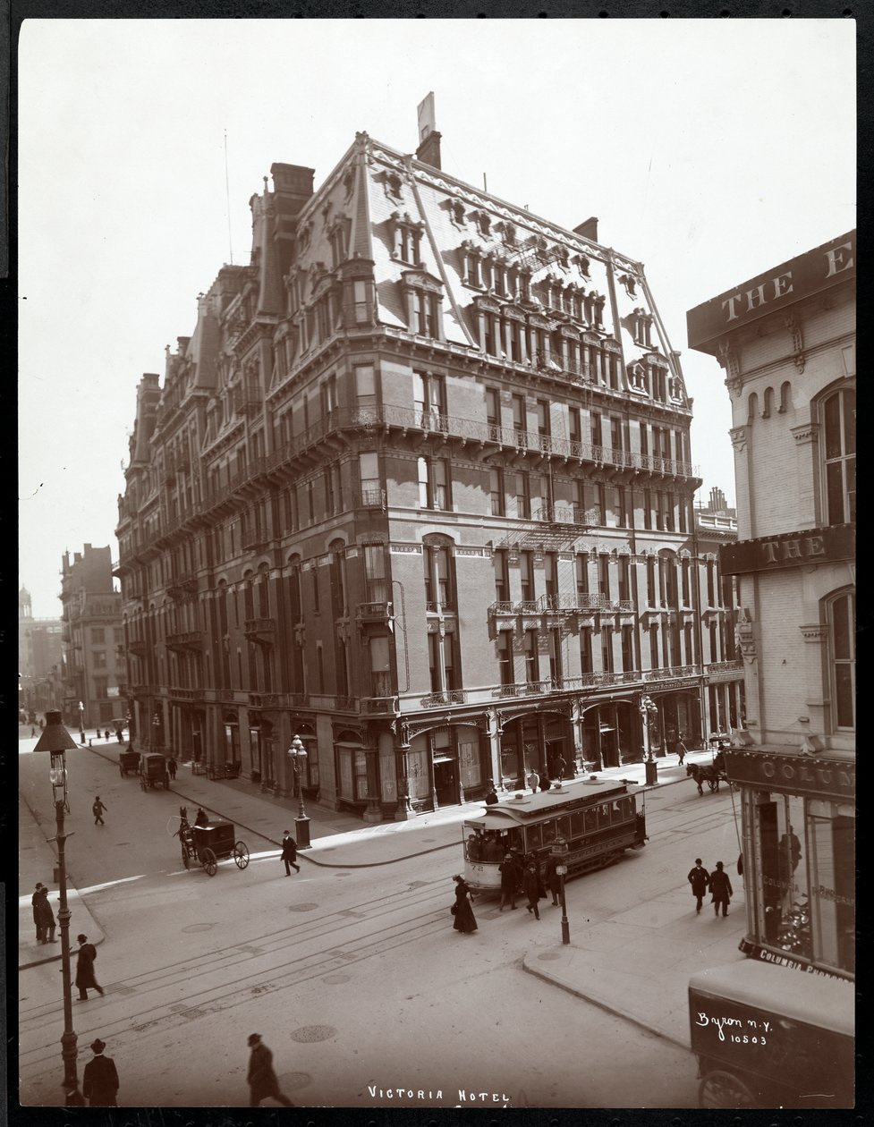 Hotel Victoria, jihovýchodní roh Broadway a 27th Street, New York, 1900 nebo 1901 (stříbrný želatinový tisk) od Byron Company