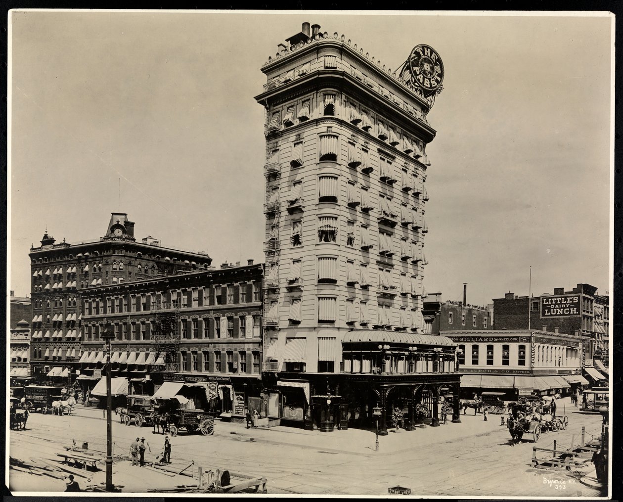 The Pabst Hotel, 42nd Street, Broadway a 7th Avenue, New York, 1919 (stříbrný želatinový tisk) od Byron Company