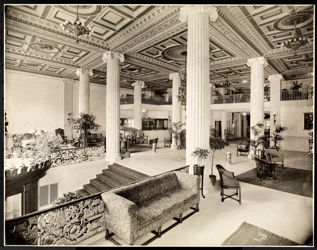 Vchod a lobby hotelu Robert Treat, Newark, New Jersey, 1916 (stříbrný želatinový tisk) od Byron Company