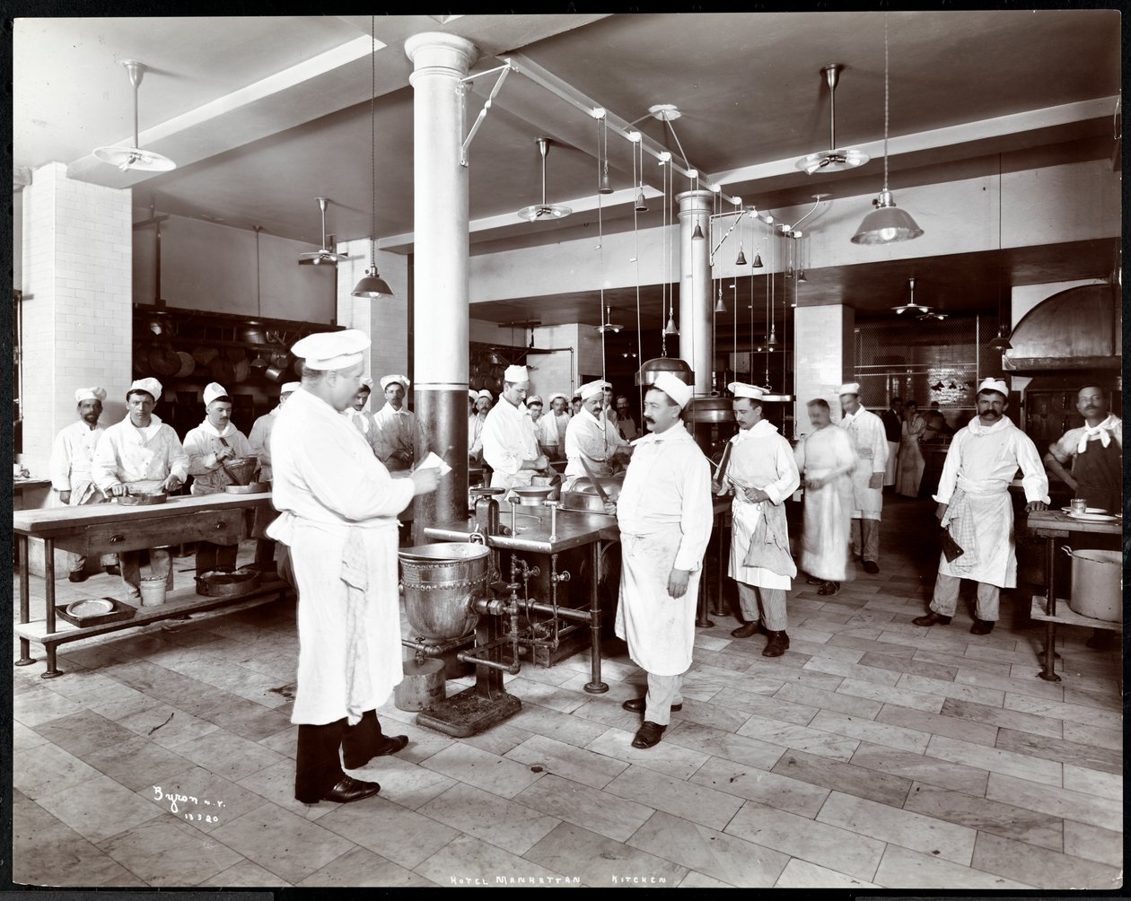 Kuchyně v hotelu Manhattan, 1902 (stříbrný želatinový tisk) od Byron Company