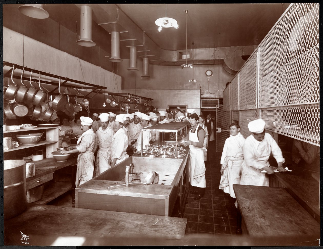 Kuchyně v hotelu Philadelphia Ritz-Carlton, 1913 (stříbrný želatinový tisk) od Byron Company