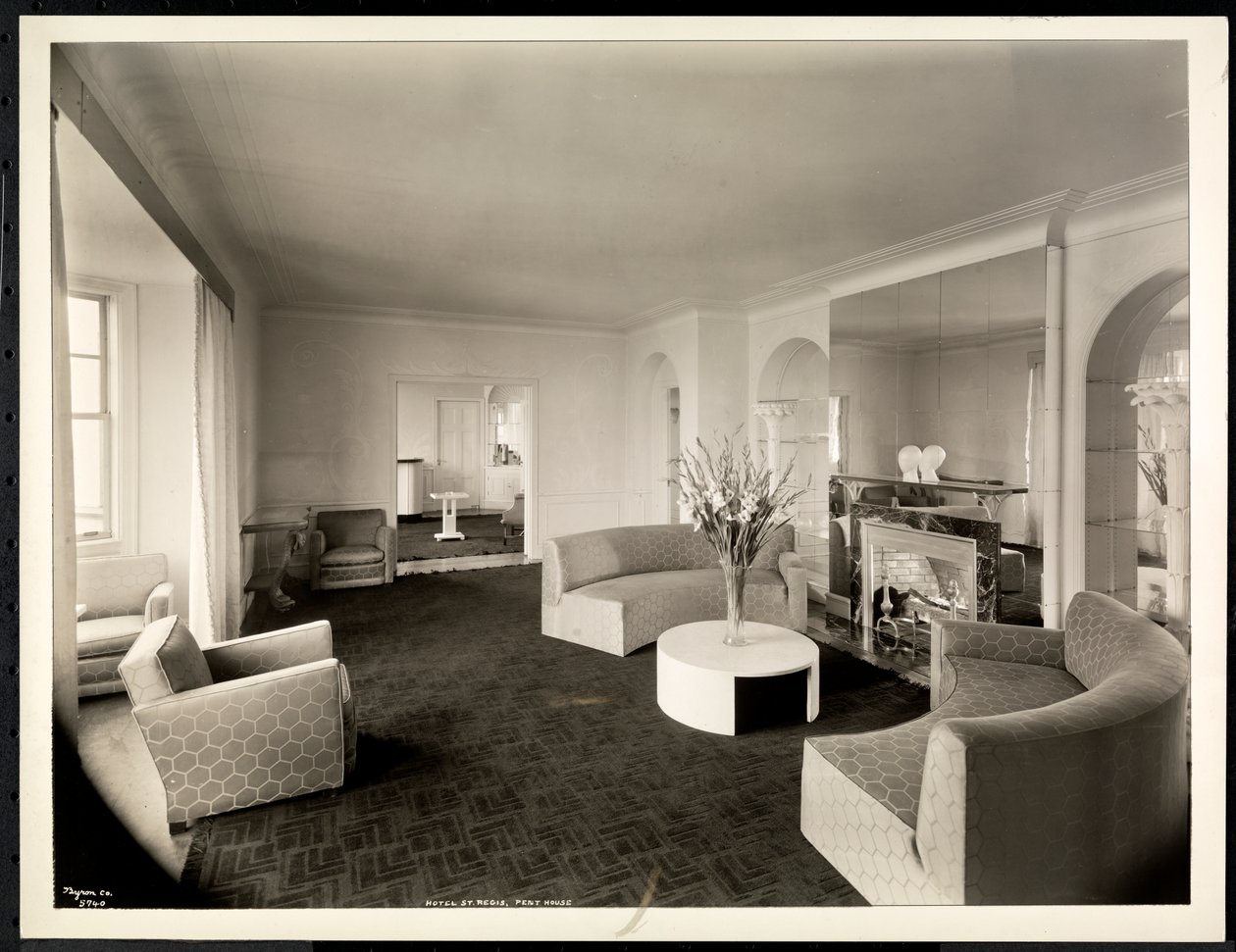 Salon penthouse v hotelu St. Regis, 1937 (stříbrný želatinový tisk) od Byron Company