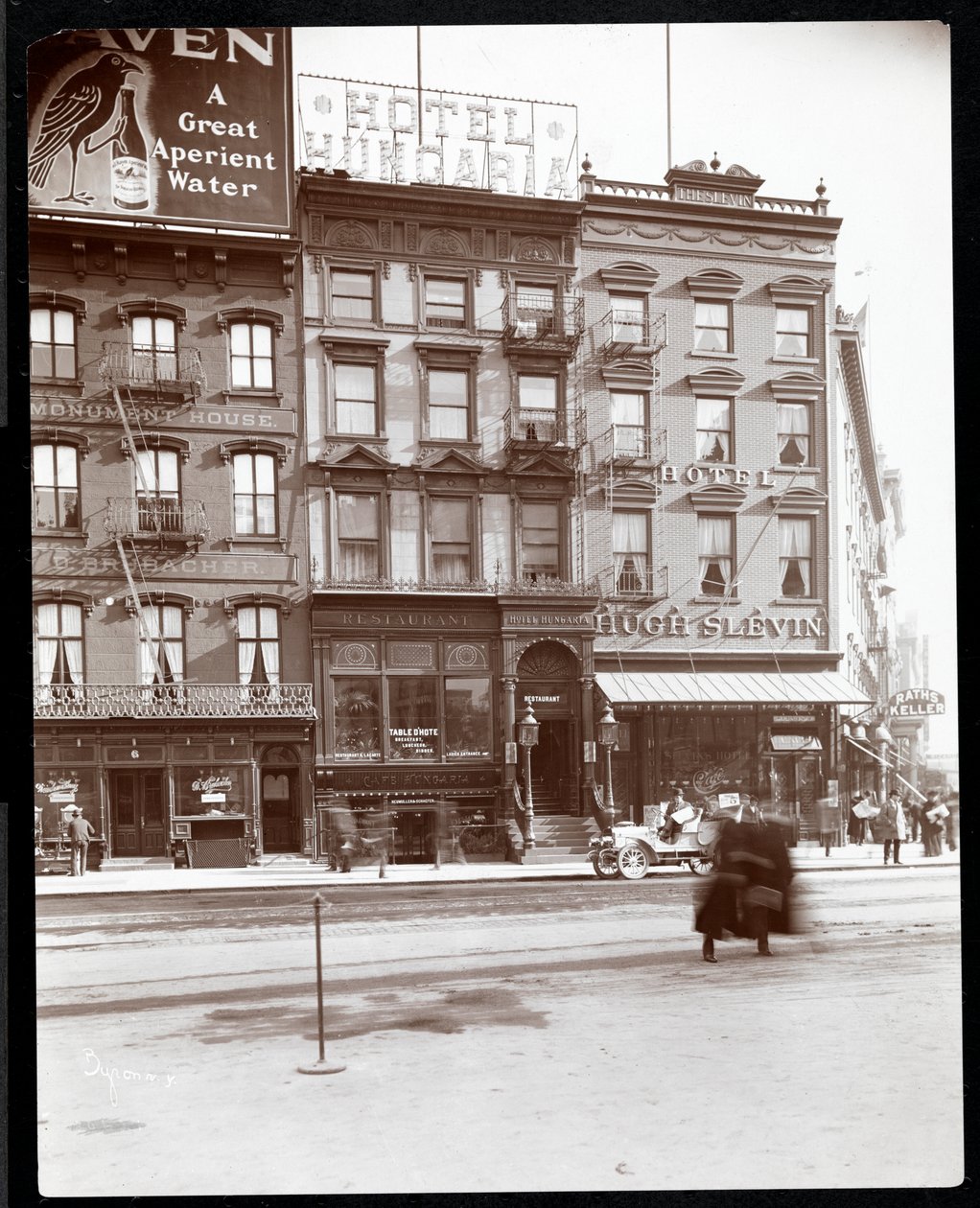 Pohled na Hotel Hungaria a Hotel Hugh Slevin na Union Square East a 14th Street, New York, 1905 (stříbrný želatinový tisk) od Byron Company