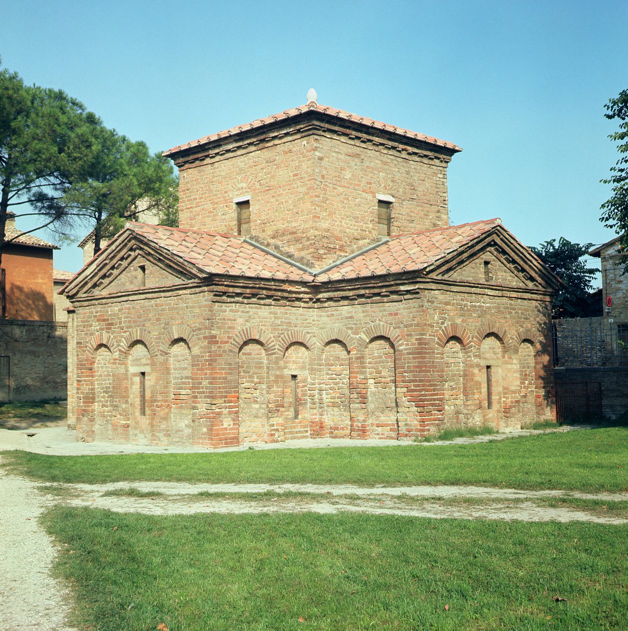 Hrobka Galla Placidia, asi 450 let od Byzantine