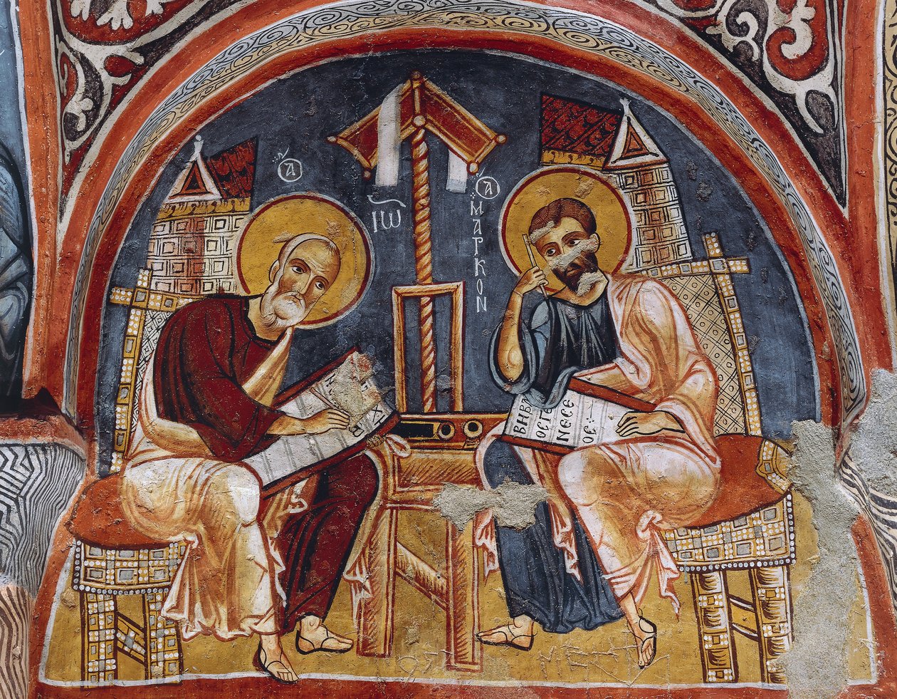 Evangelisté Lukáš a Matouš píšící evangelia, Karanlik Kilise (Temný kostel) (12.-13. století), Goreme (Seznam světového dědictví UNESCO od Byzantine
