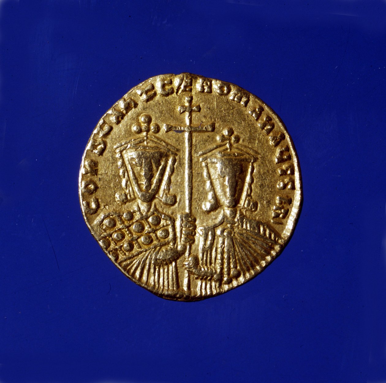 Zlatá mince v podobizně císařů Konstantina VII Porfyrogeneta (913 - 959) a jeho syna Romana II. (959 - 963). od Byzantine