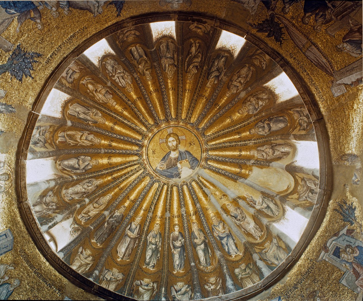 Turecko, Istanbul, kostel svatého Spasitele v Chora (Svatý Spasitel-in-Chora) (Kariye Camii). Jižní kupole narthexu s Kristem uprostřed. Byzantské umění realizované v letech 1315 až 1321. od Byzantine