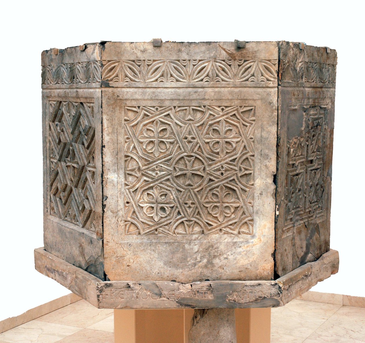 Ambo z byzantského kostela Saint Theodoros, Beit Sila, Jeruzalém, 6. století našeho letopočtu (živičný kámen) od Byzantine Byzantine