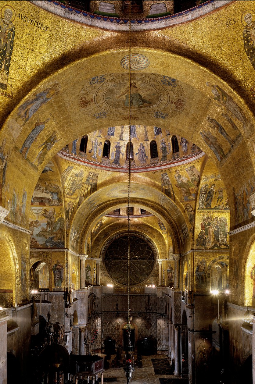 Byzantská architektura: pohled na jižní transept (s kupolí dediee k Saint Leonard), rozeta. 1542-1551 Basilica di San Marco (Bazilika svatého Marka), Benátky od Byzantine Byzantine