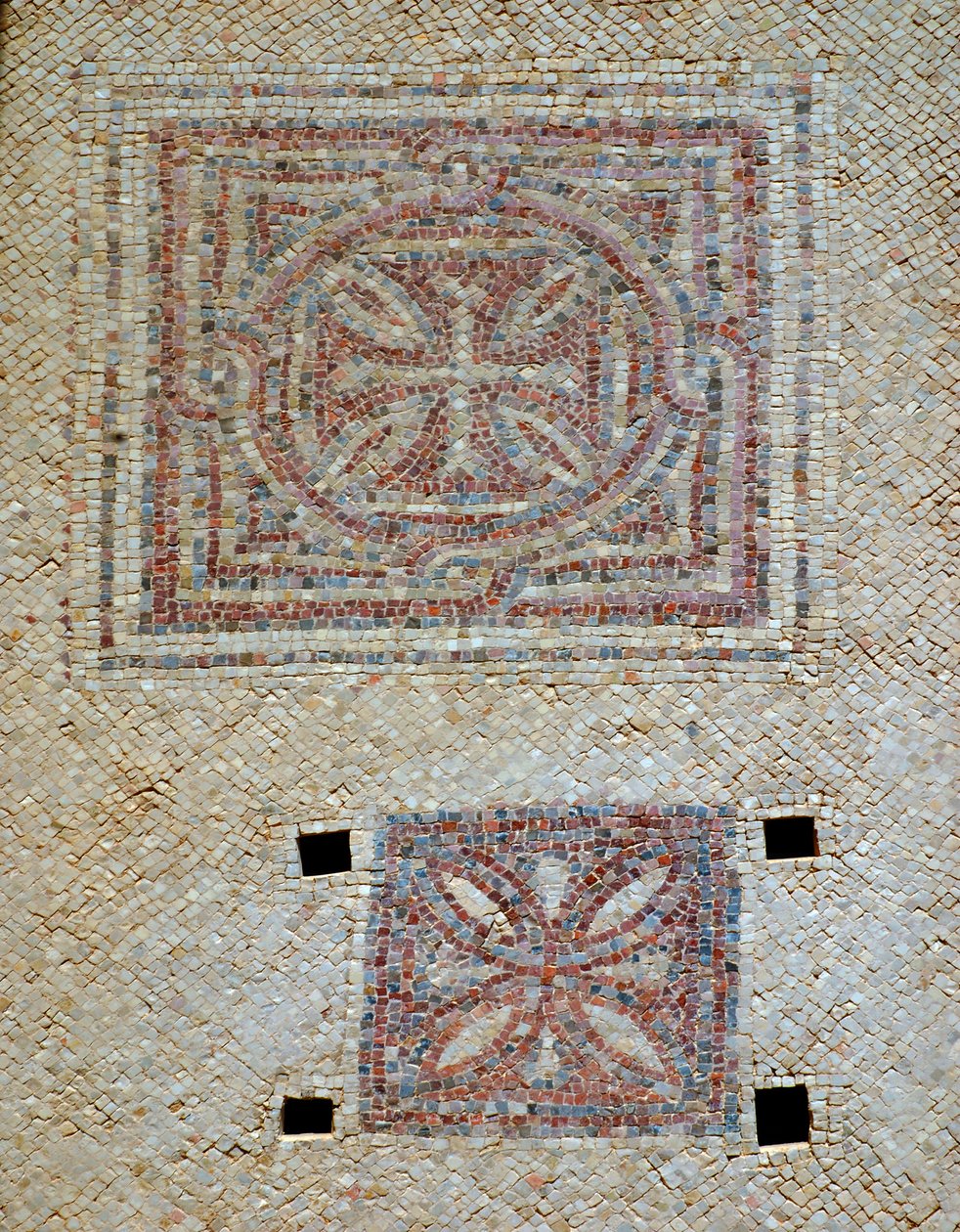 Detail křížů z mozaikové podlahy byzantského kostela v Shoham, Izrael, cca 5. století našeho letopočtu (mozaika) od Byzantine Byzantine