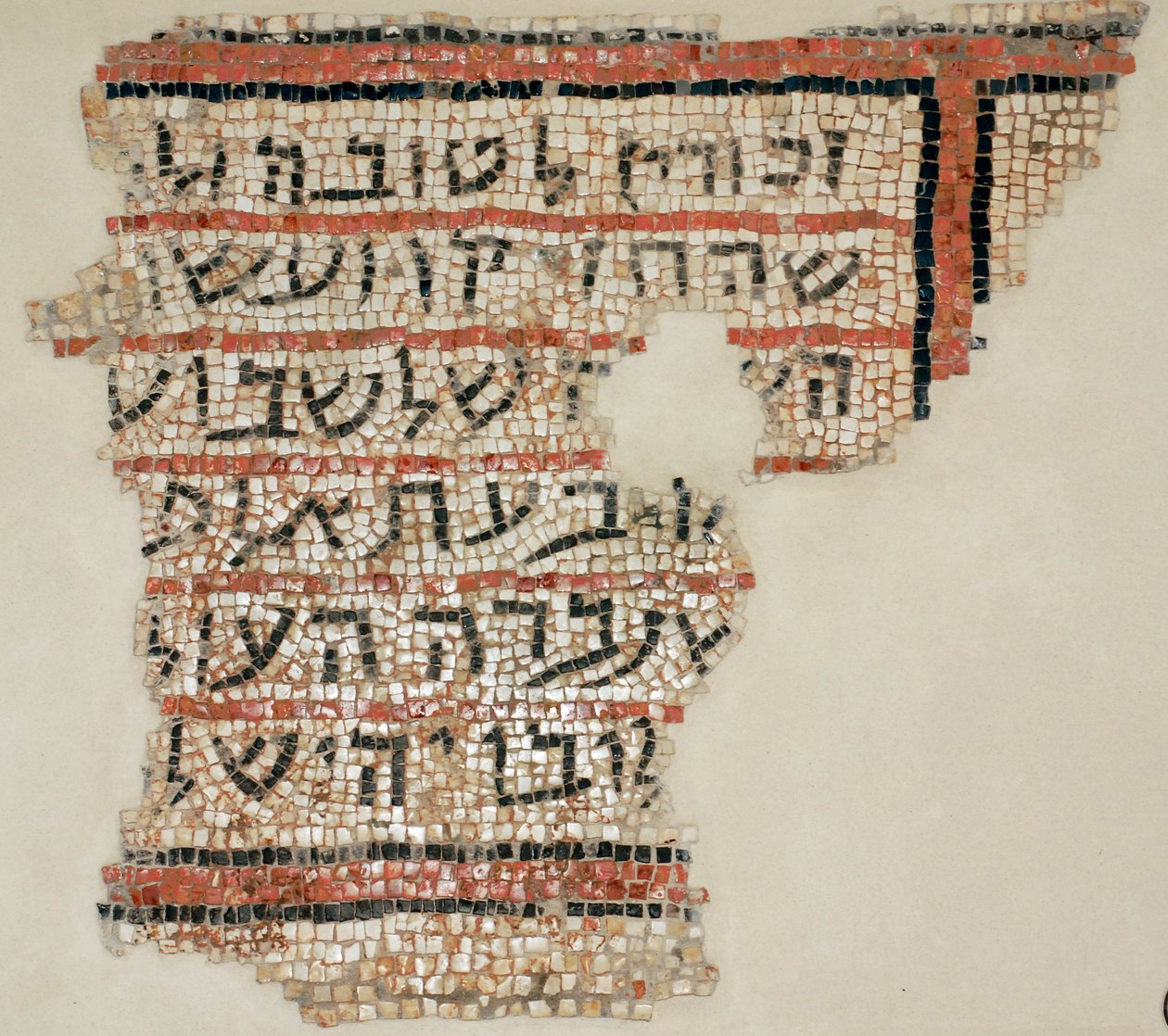 Nápis na počest dárce Rabbi Isai a Rabbi Yohannan the Scribe ze synagogy Susya poblíž Hebronu, Západní břeh, 6. století našeho letopočtu (mozaika) od Byzantine Byzantine