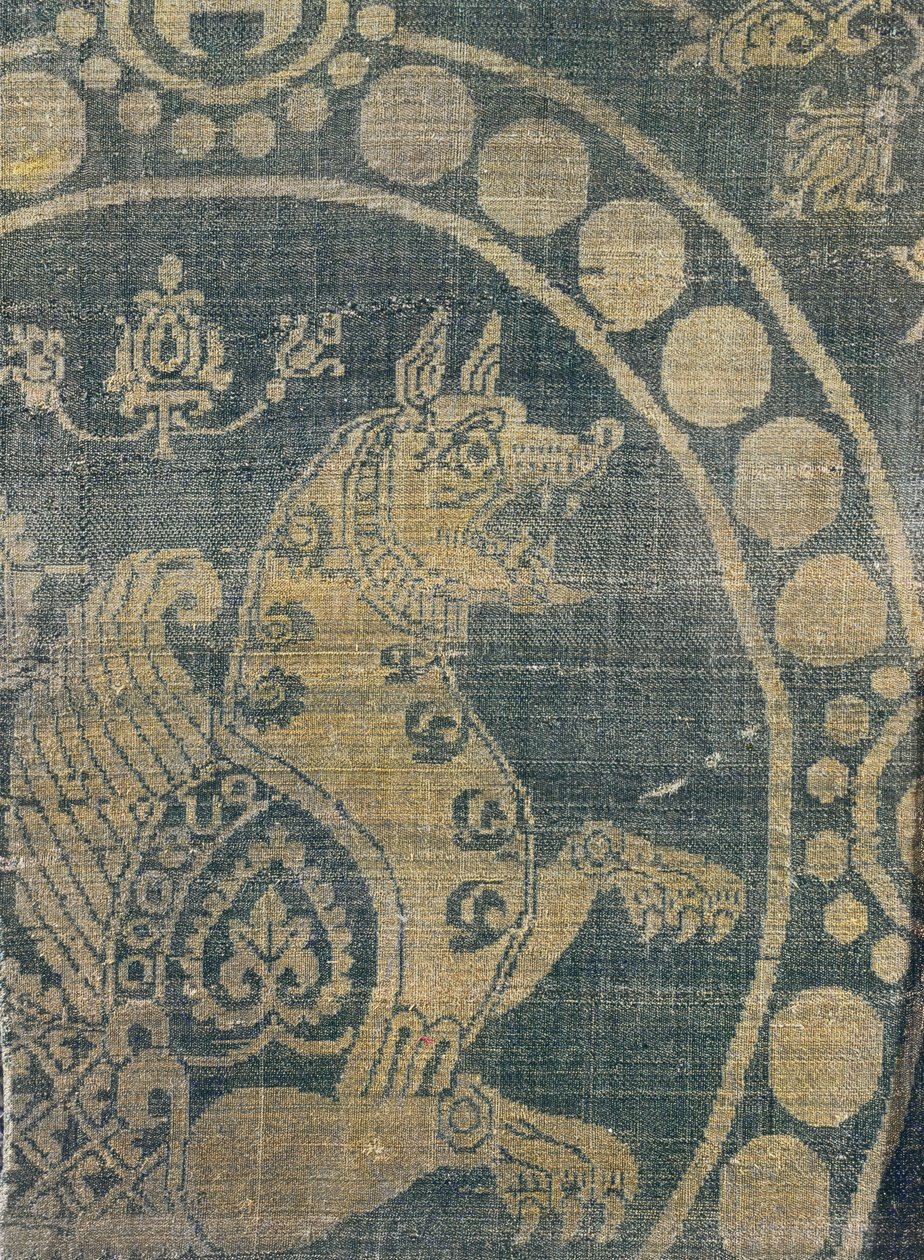 Látka zobrazující simurgh v korálkovém rámu, z Konstantinopole (hedvábí) (detail) od Byzantine School