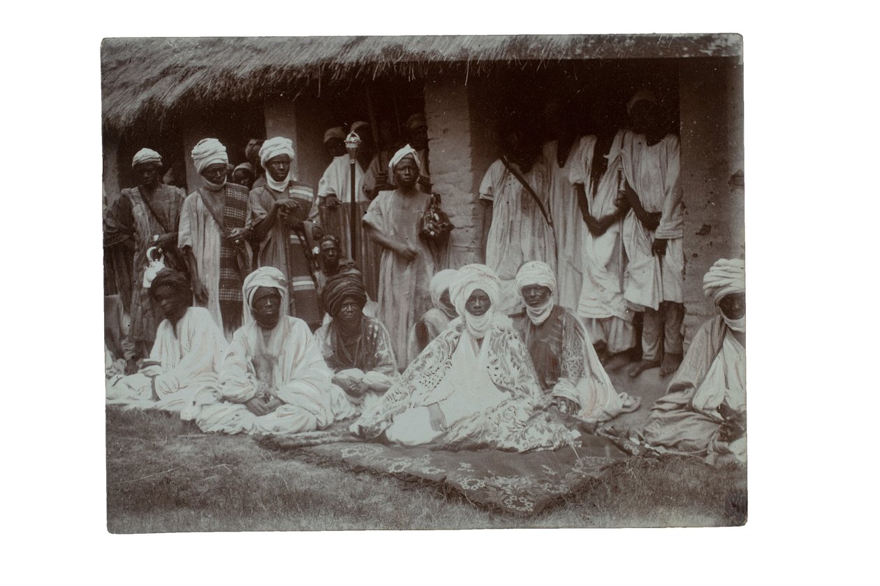Emir of Ilorin, Nigérie, 1925 (želatinový stříbrný tisk) od C. Pilkington