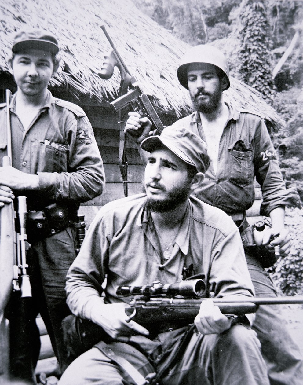 Fidel Castro v pohoří Sierra Maestra od J.B. and Brown J. Rowbotham