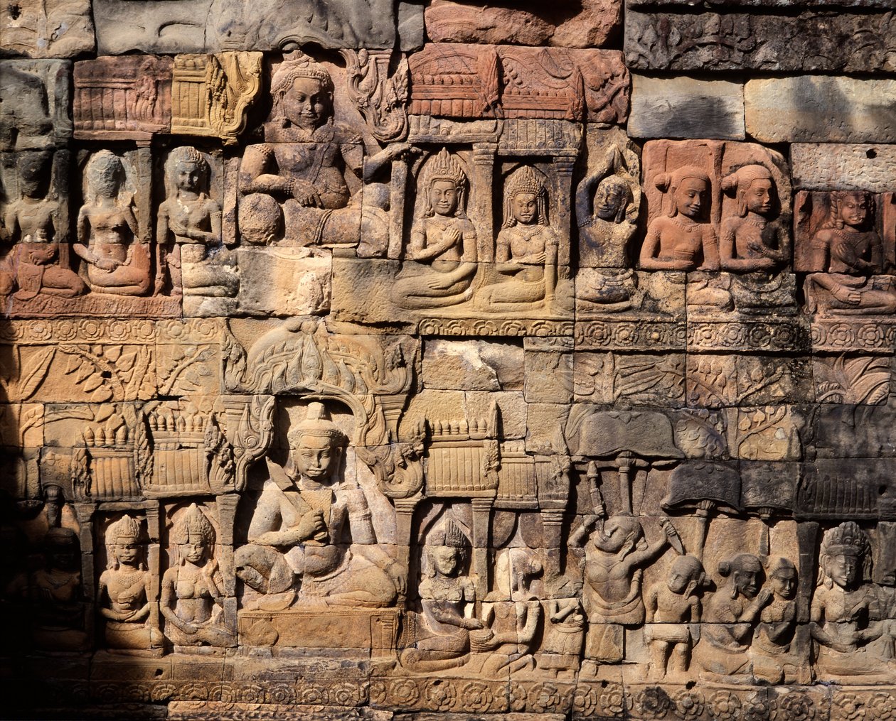 Detail kamene Terasa malomocného krále od Cambodian School