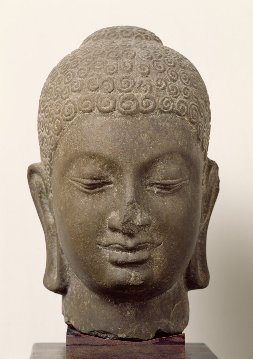 Hlava Buddhy, z Vat Romlok, Angkot Borei, 6.-7. století (pískovec) od Cambodian School