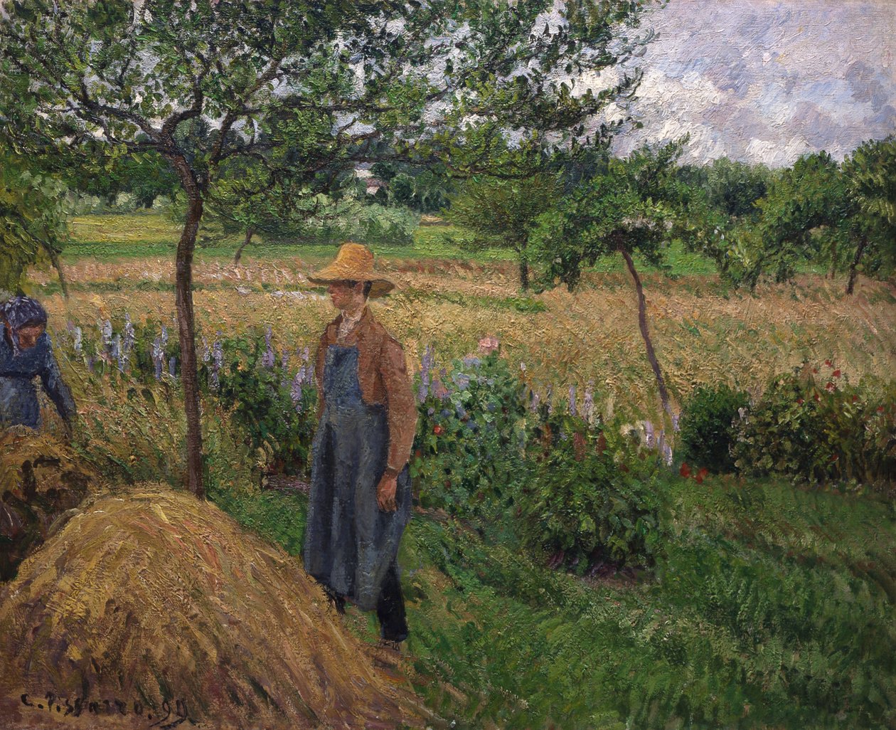 Zahradník stojící u kupky sena, zatažená obloha, Eragny, 1899. od Camille Pissarro