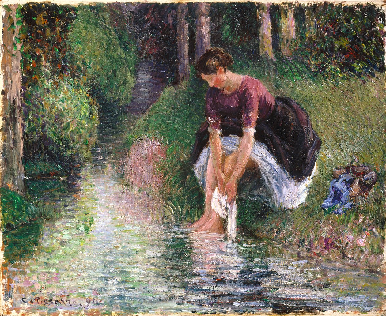 Žena si myje nohy v potoce (olej na plátně) od Camille Pissarro