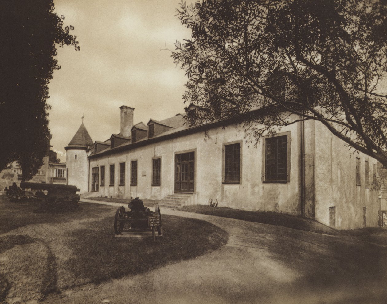 Zámek Ramezay, postavený v roce 1705 (čb fotografie) od Canadian Photographer