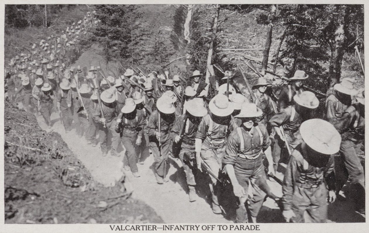 Val Cartier - pěchota na přehlídce 1915 (čb fotografie) od Canadian Photographer