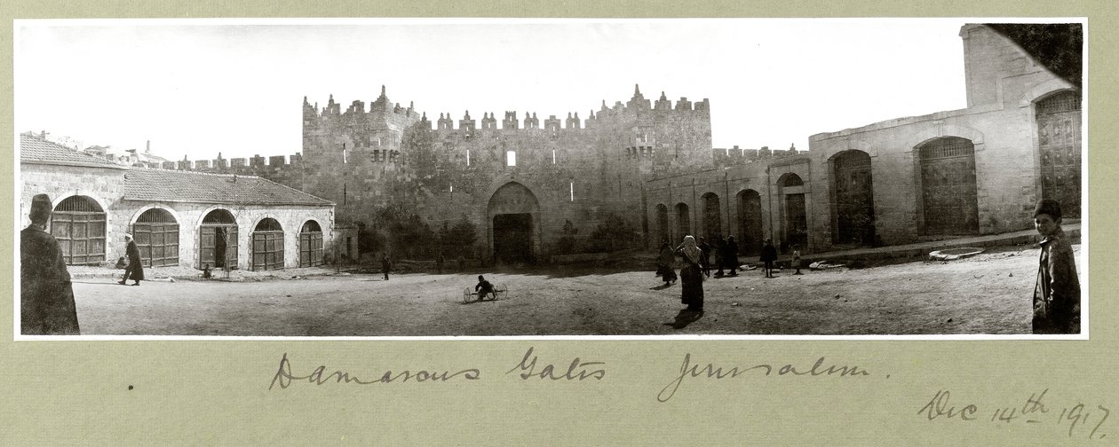 Damašková brána, Jeruzalém, 14. prosince 1917 od Capt. Arthur Rhodes