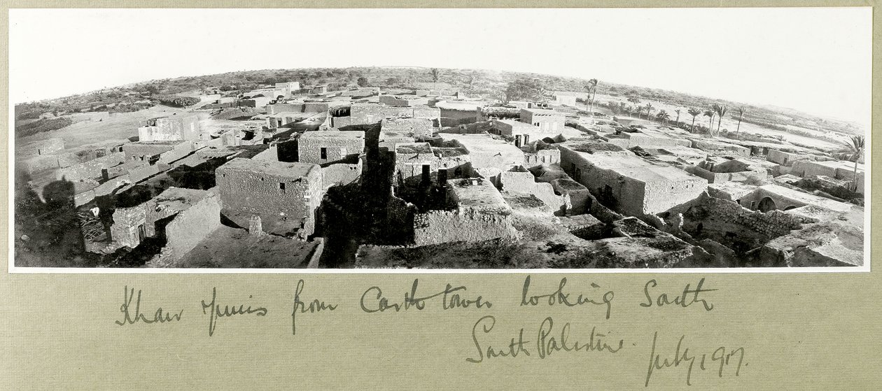 Khan Yunis z hradní věže, Jižní Palestina, červenec 1917 od Capt. Arthur Rhodes