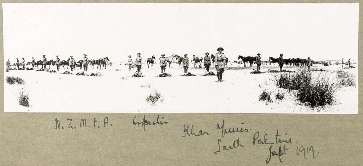 N.Z.M.F.A. inspekce, Khan Yunis, září 1917 od Capt. Arthur Rhodes
