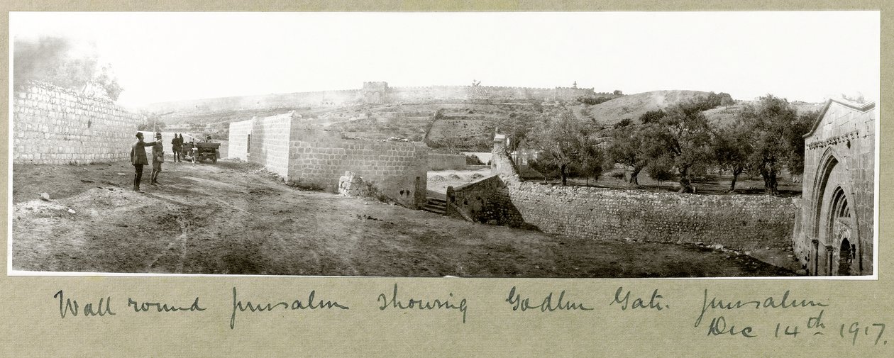 Pohled na zeď kolem Jeruzaléma ukazující Zlatou bránu, 14. prosince 1917 od Capt. Arthur Rhodes