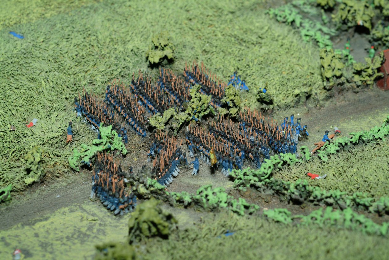 Diorama bitvy u Waterloo zobrazující jednotky umístěné 18. června 1815 v 19:45 (kombinovaná média) (podrobnosti) od Capt. William Siborne