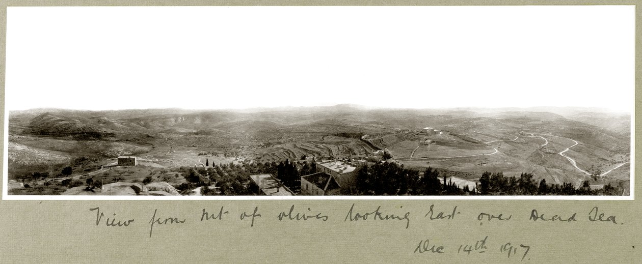 Pohled z Olivetské hory na východ přes Mrtvé moře, 14. prosince 1917 od Capt. Arthur Rhodes