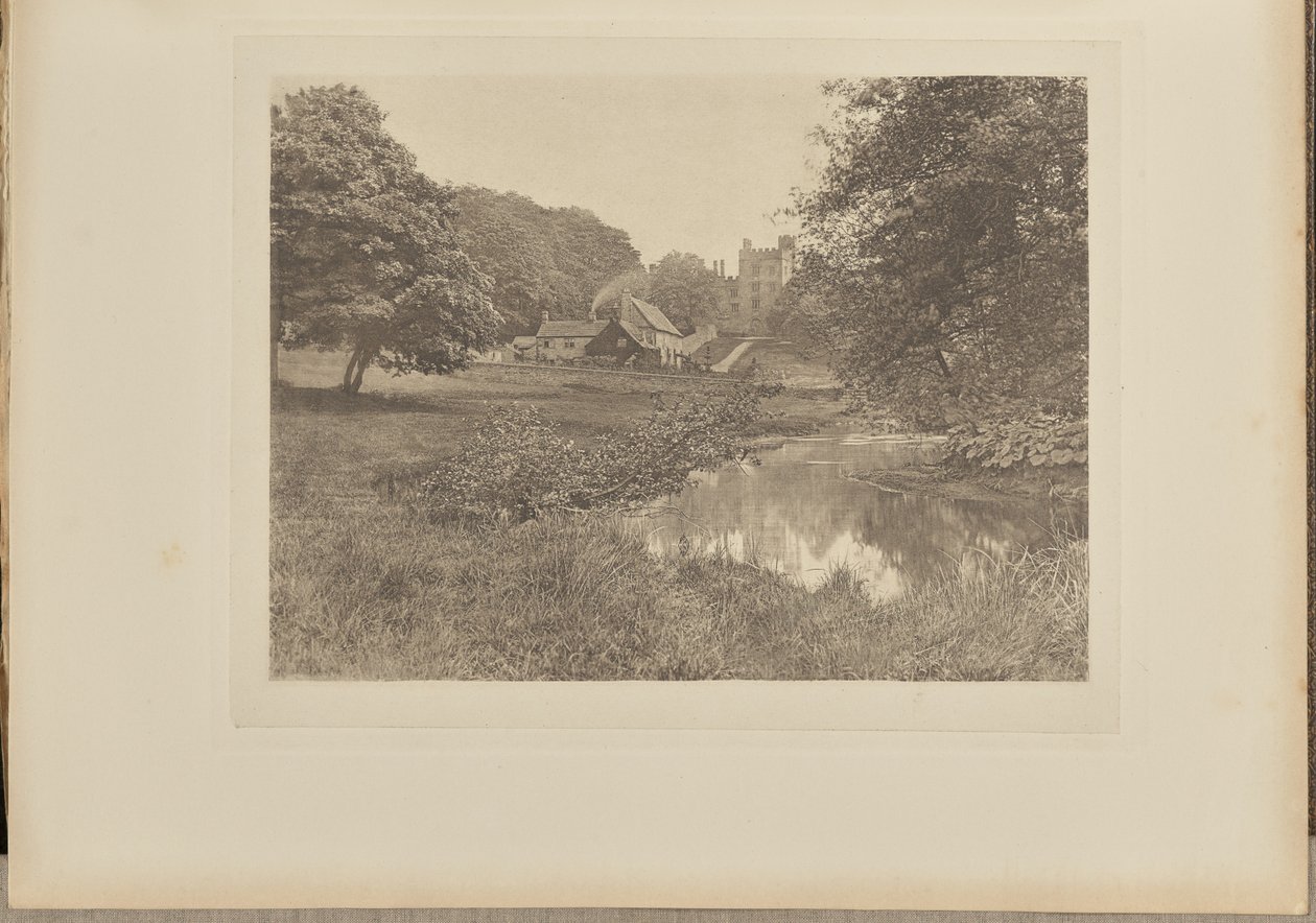 Haddon Hall a usedlost, od řeky od Captain George Bankart