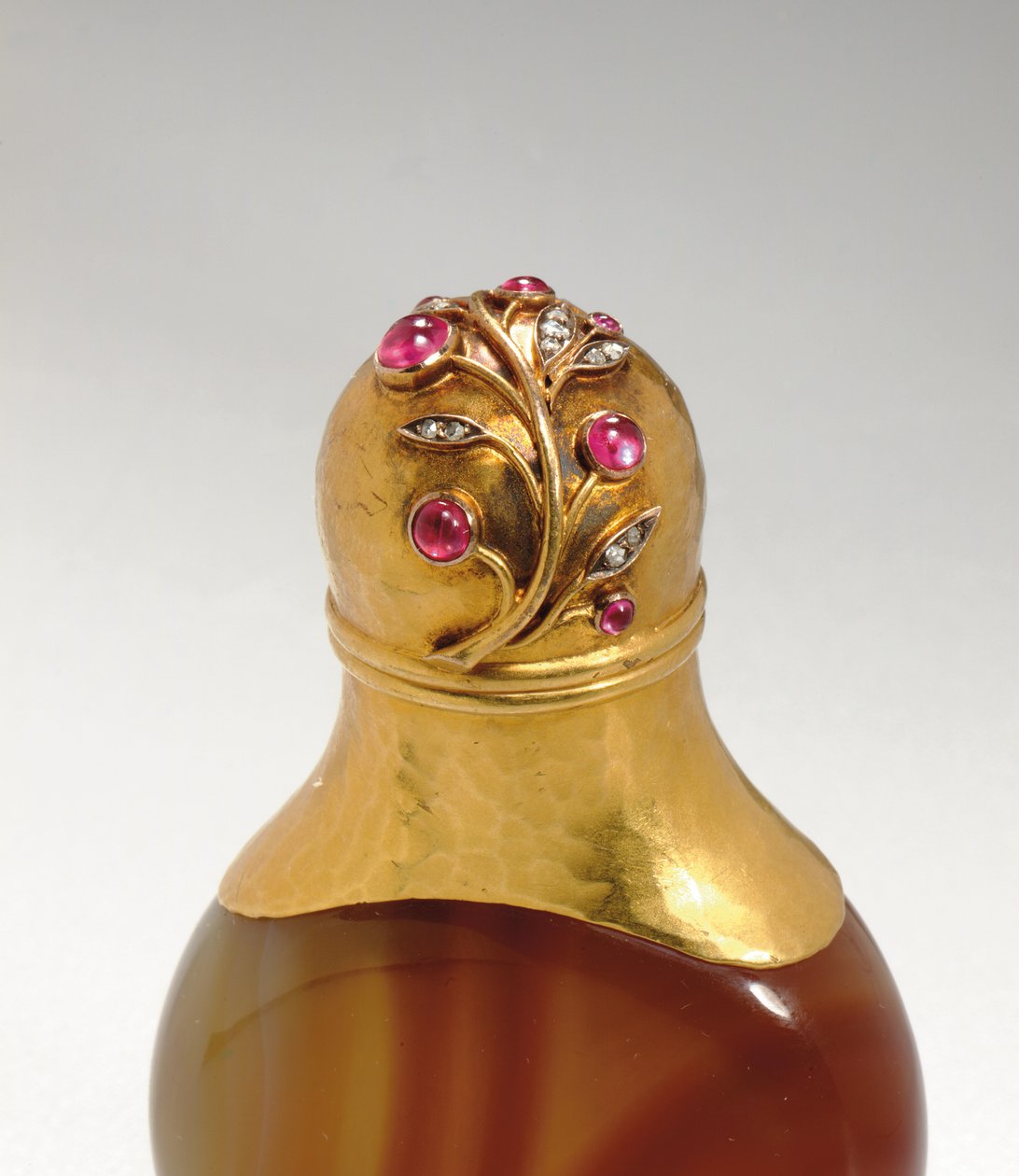 Lahvička vůně, dělnická značka Erika Kollina, St. Petersburg, kolem roku 1890 od Carl Fabergé