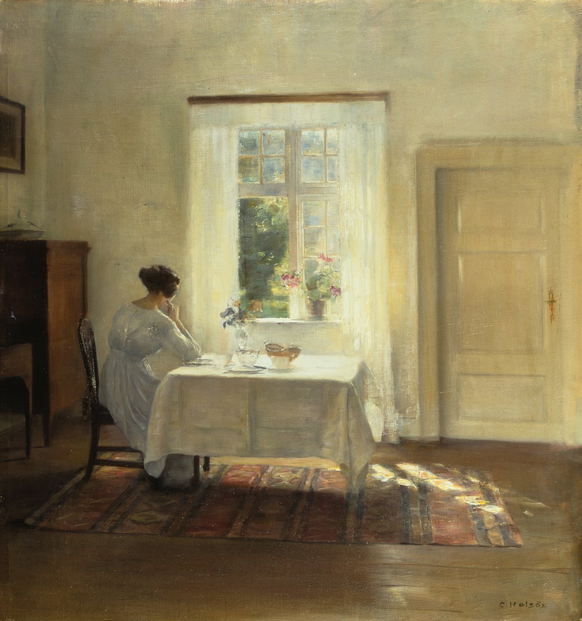 Žena sedící u stolu u okna, kolem roku 1900 (olej na plátně) od Carl Holsoe