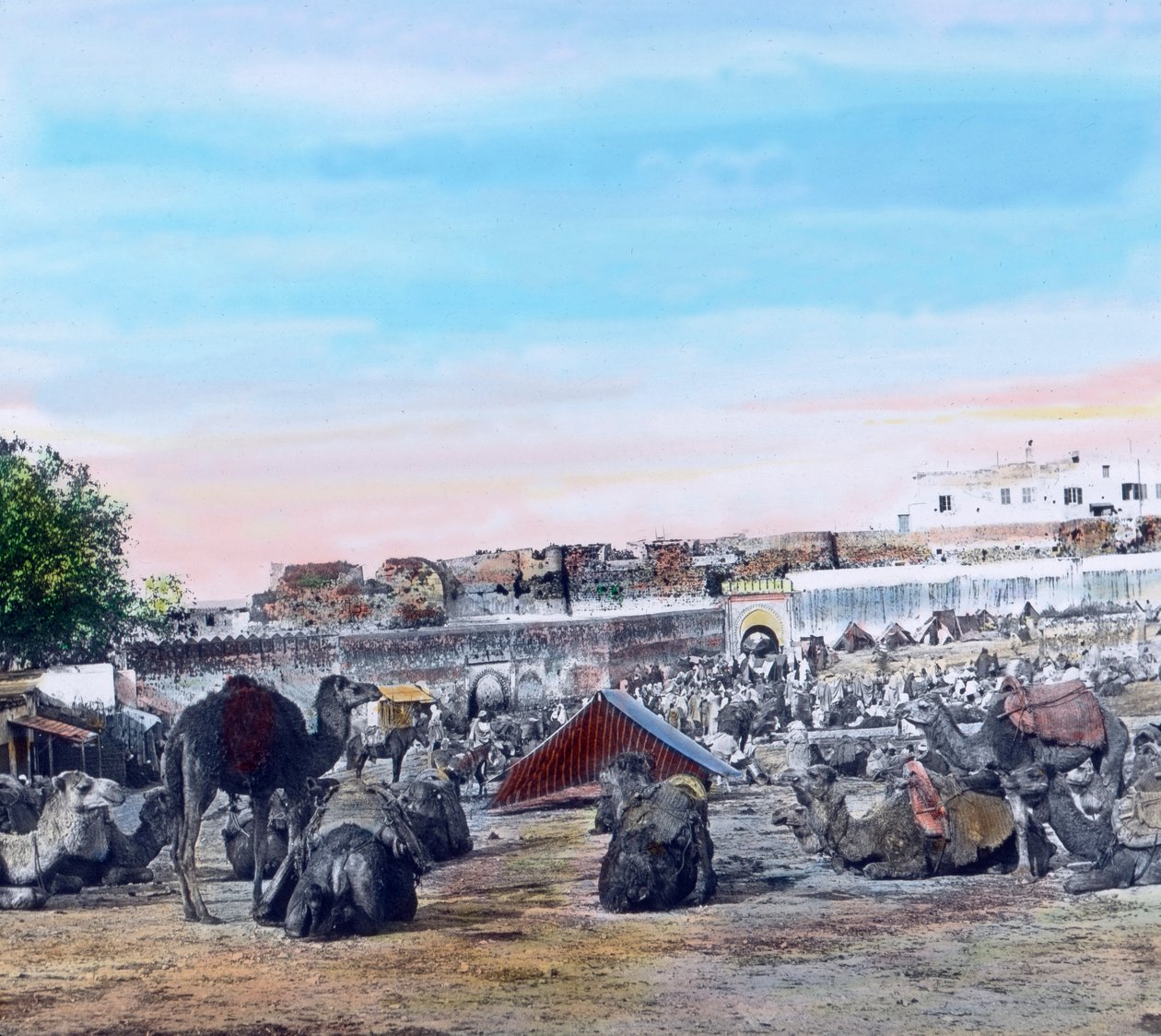 Severní Maroko, Souk v Tangeru, datum snímku: kolem roku 1910. Archiv Carla Simona od Carl Simon