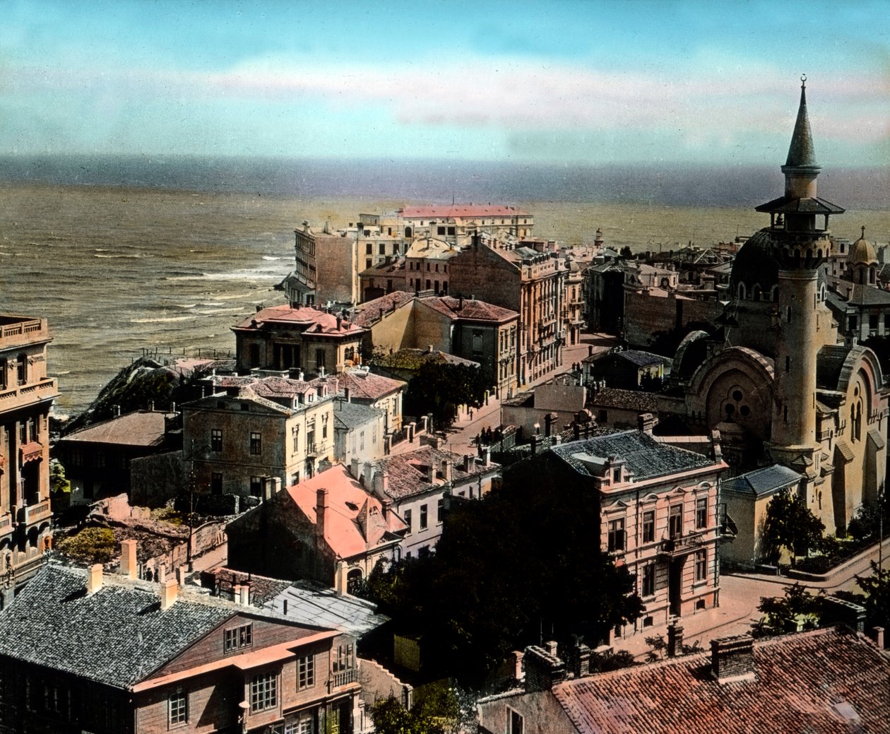 Rumunsko, město Constanta, jeden z největších černomořských přístavů. Pohled na Velkou mešitu Mahmudiye, datum snímku: kolem roku 1920. Archiv Carla Simona od Carl Simon