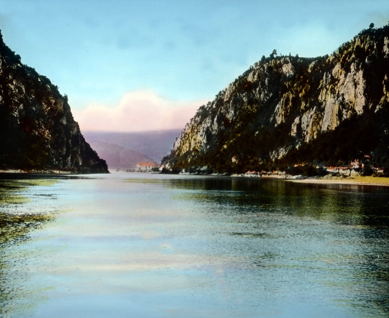 Rumunsko, Železné brány, soutěska na Dunaji, datum snímku: kolem roku 1920. Archiv Carla Simona od Carl Simon