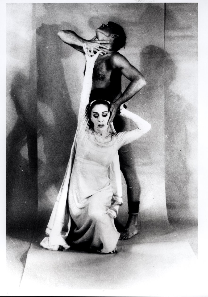 Martha Grahamová (1894-1991) a Bertram Ross (1920-2003) ve "Vizionářském recitálu", 27. června 1961 (želatinový stříbrný tisk) od Carl Van Vechten