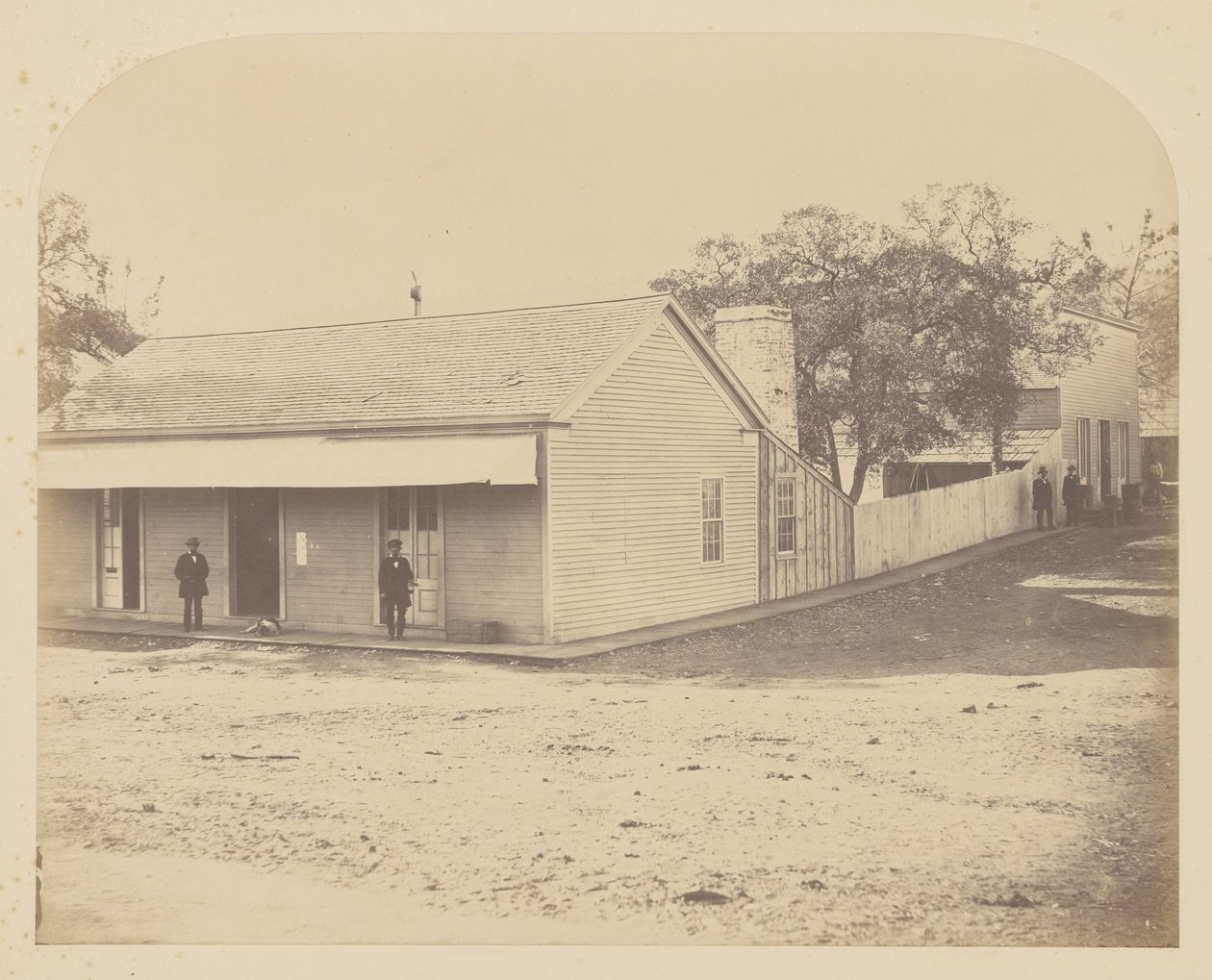 (Kancelář, Bear Valley) od Carleton E. Watkins