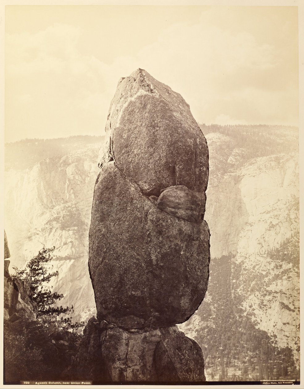 Sloup Agassiz, poblíž Union Point od Carleton E. Watkins