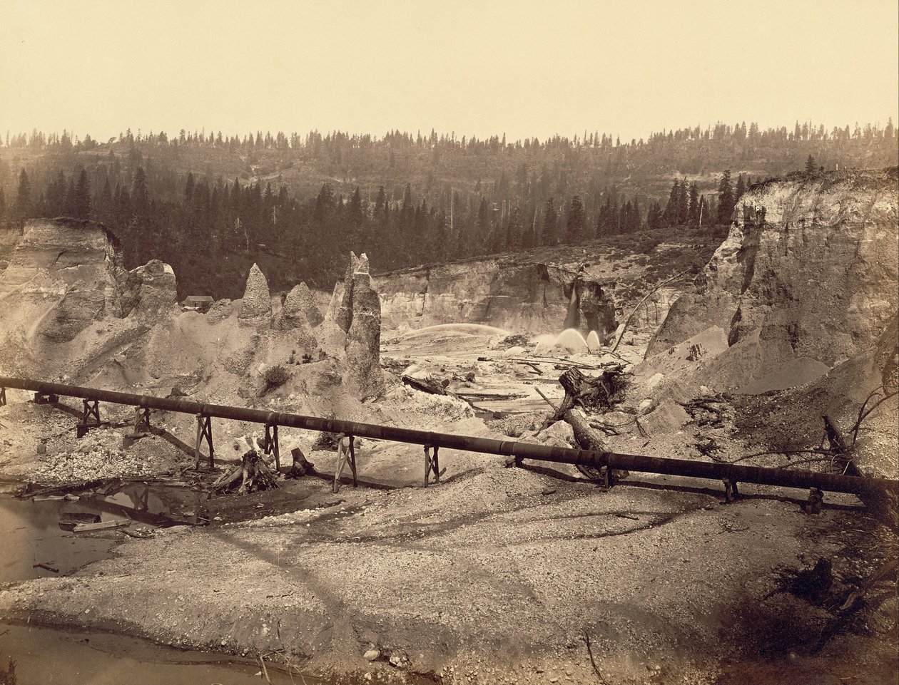 Malakoff Diggings, North Bloomfield, Kalifornie od Carleton E. Watkins