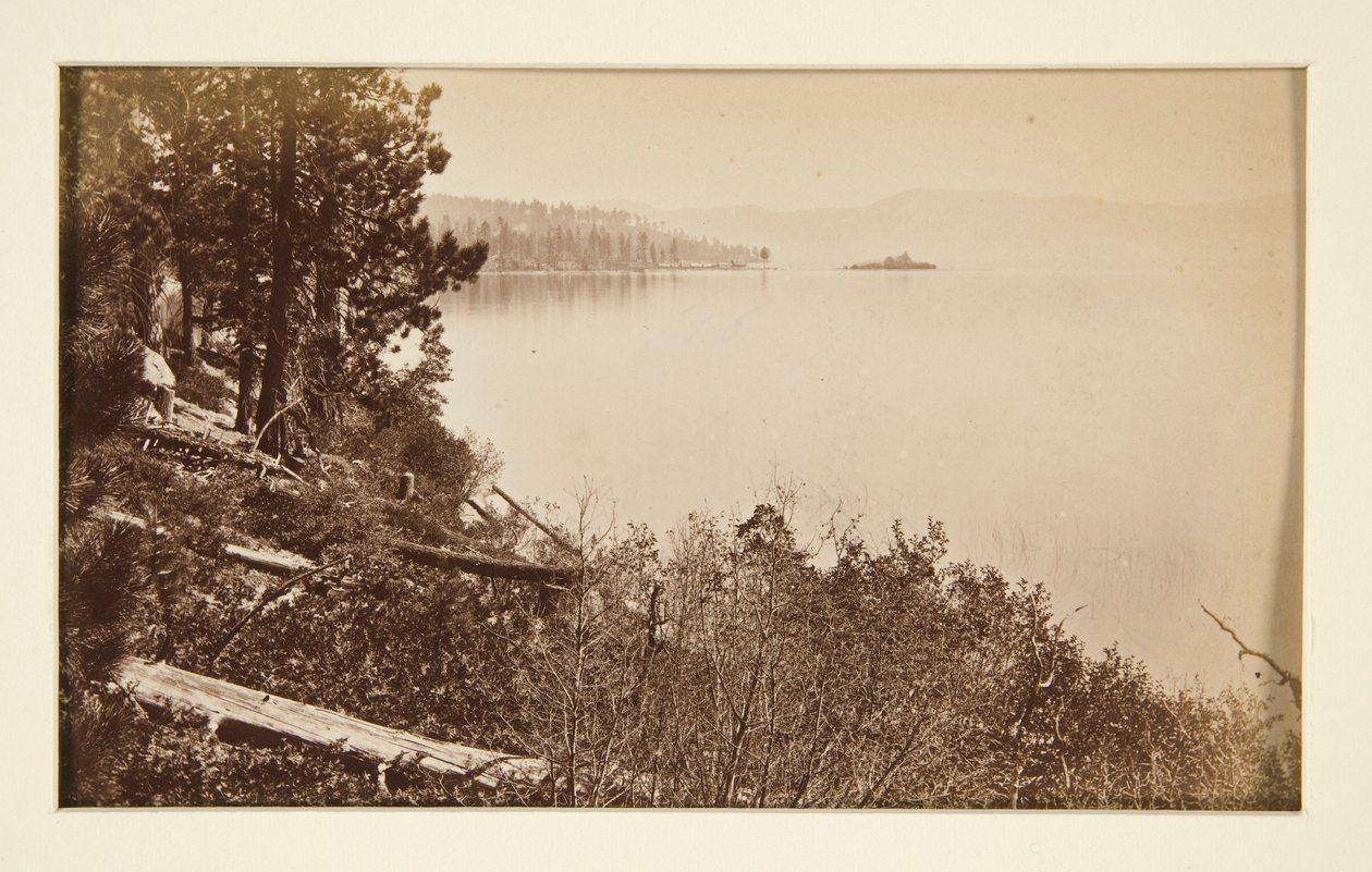 Čtyři železniční scény a čtyři pohledy na jezero Tahoe: Lake Tahoe z Artist Rocks od Carleton E. Watkins