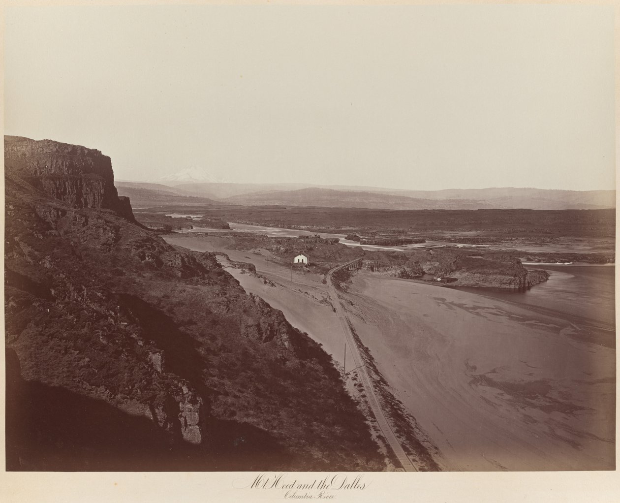 Mt. Hood a Dalles, řeka Columbia od Carleton E. Watkins