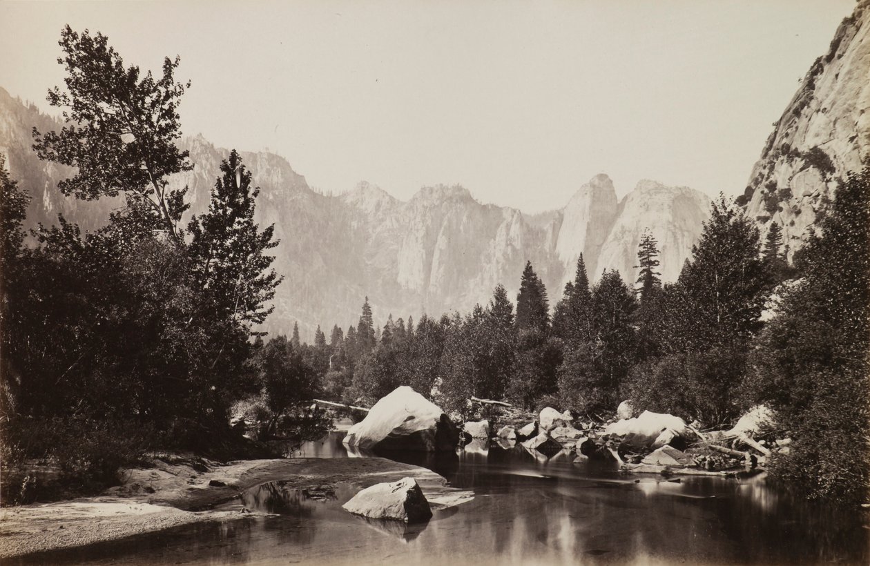 Na Merced, vzdálený pohled na skály katedrály od Carleton E. Watkins