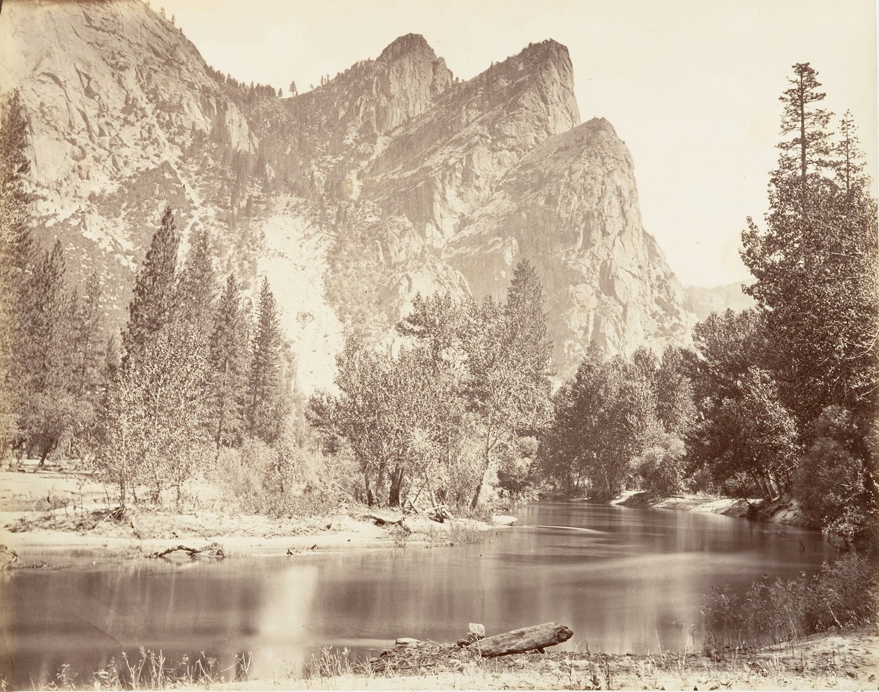 Tři bratři, Yosemite, ca. 1872, vytištěno ca. 1876. od Carleton E. Watkins.