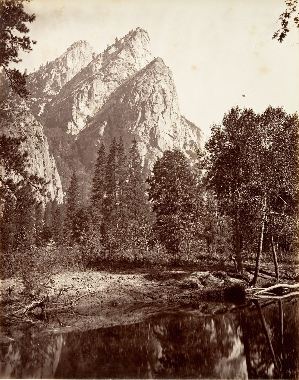 Tři bratři, Yosemite, ca. 1872, vytištěno ca. 1876. od Carleton E. Watkins.