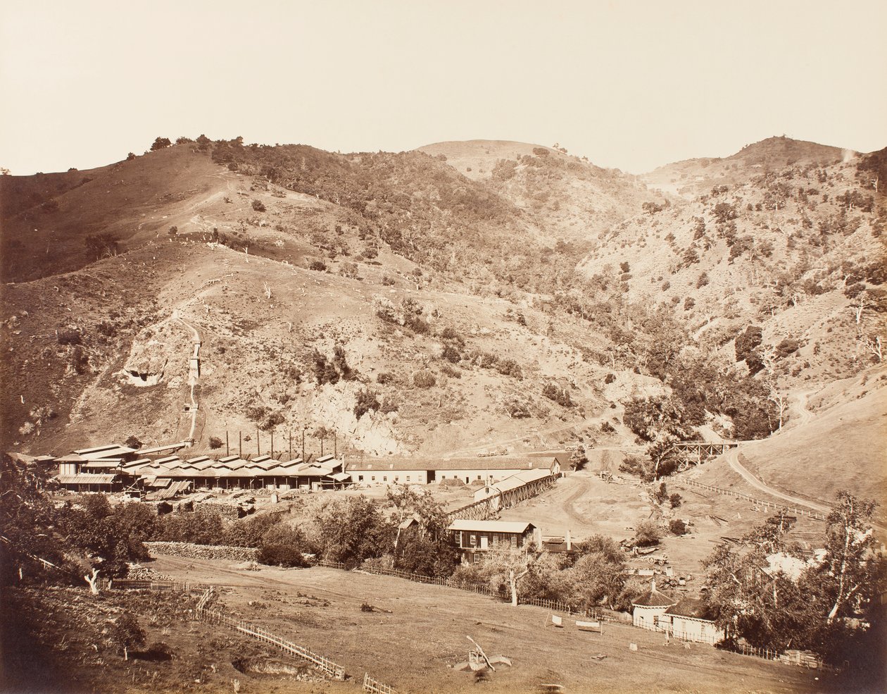 The Works and the Mine, New Almaden, Santa Clara, California od Carleton E. Watkins