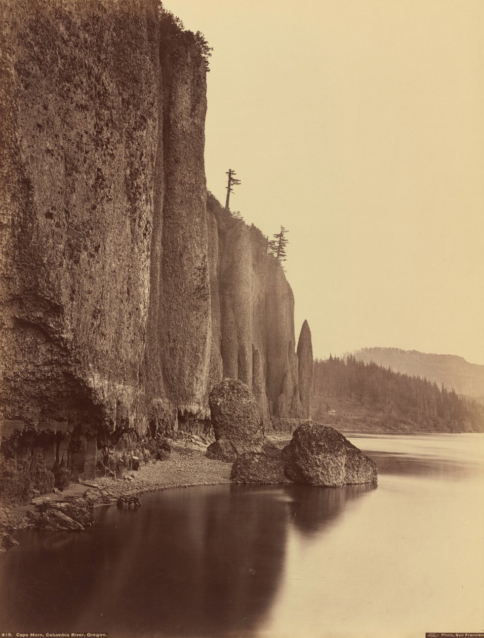 Mys Horn, řeka Columbia, Oregon,1867 (foto) od Carleton Emmons Watkins